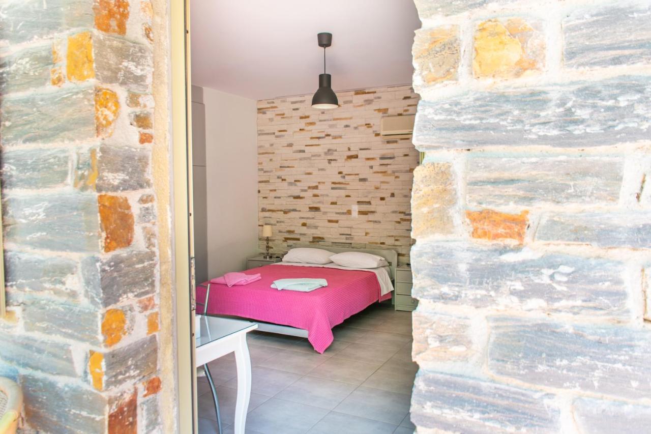 Holiday Rooms Otzias Exterior photo