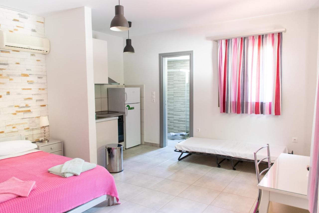 Holiday Rooms Otzias Exterior photo