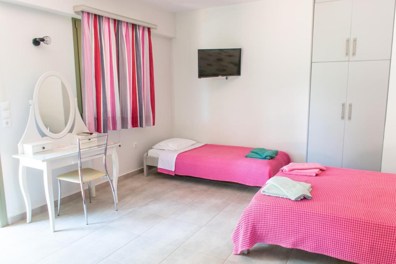 Holiday Rooms Otzias Exterior photo