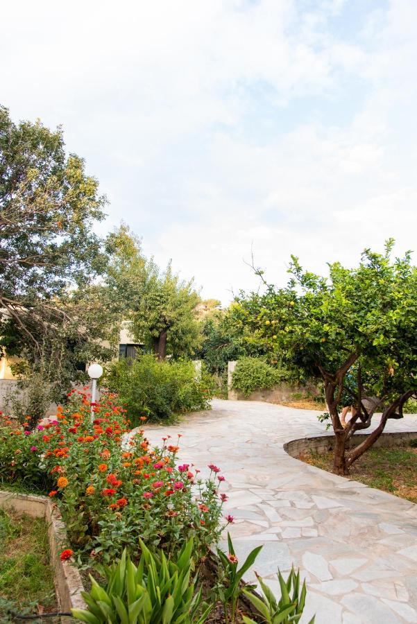 Holiday Rooms Otzias Exterior photo