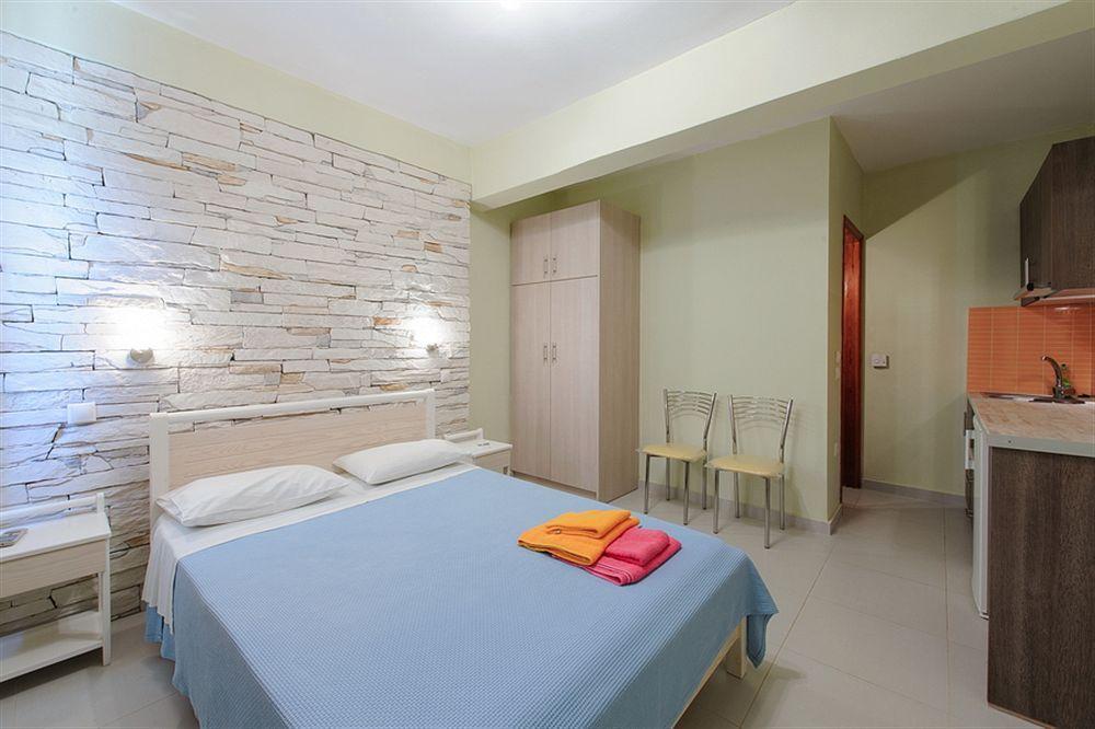Holiday Rooms Otzias Exterior photo