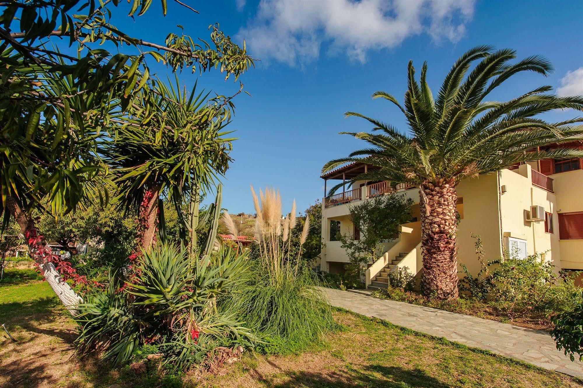 Holiday Rooms Otzias Exterior photo